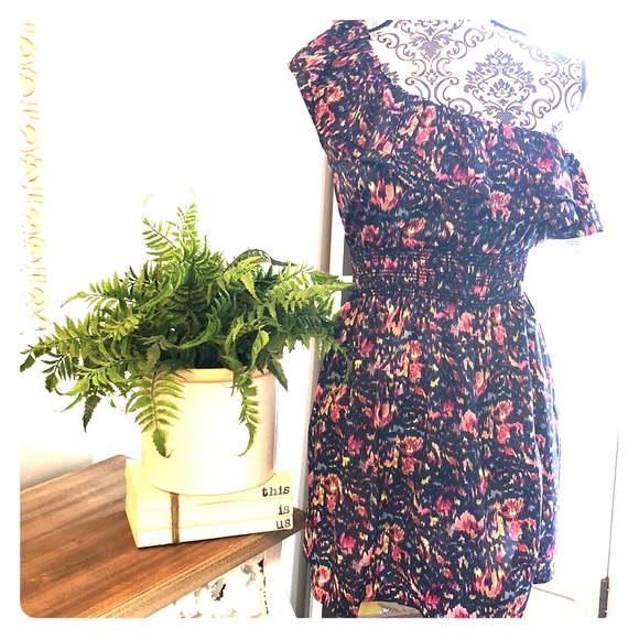 𝘓𝘪𝘱𝘴𝘵𝘪𝘤𝘬 𝘥𝘳𝘦𝘴𝘴 - Picture 2 of 8